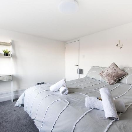 Luxe Maisonette- Parking, 4K Tvs, Leds, Local Snacks And More! 바스 외부 사진