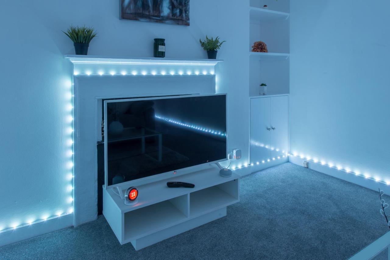 Luxe Maisonette- Parking, 4K Tvs, Leds, Local Snacks And More! 바스 외부 사진