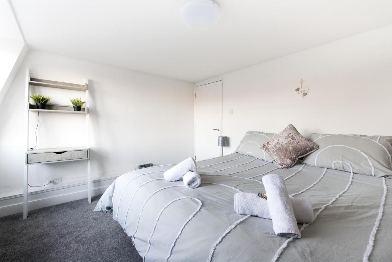 Luxe Maisonette- Parking, 4K Tvs, Leds, Local Snacks And More! 바스 외부 사진
