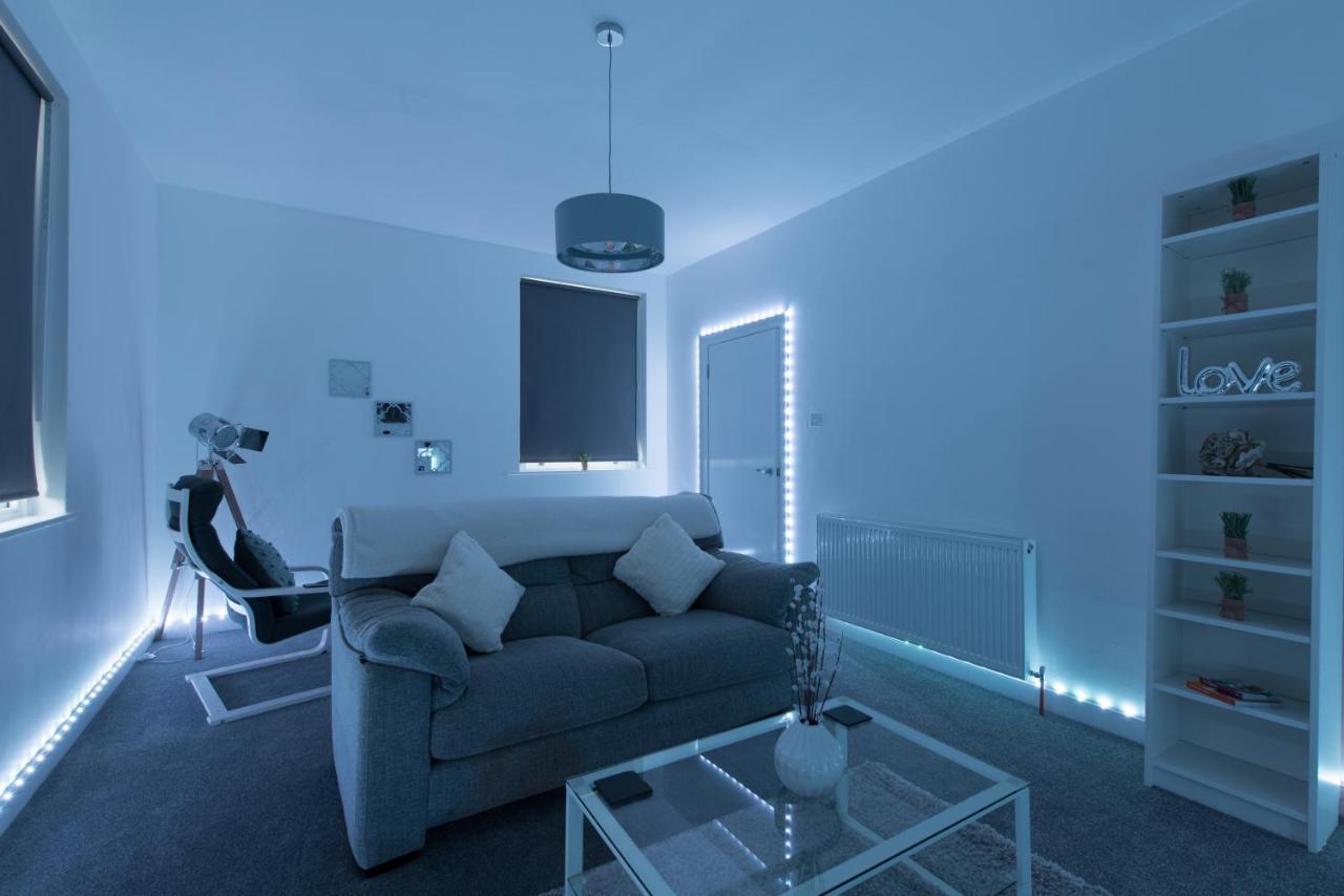 Luxe Maisonette- Parking, 4K Tvs, Leds, Local Snacks And More! 바스 외부 사진