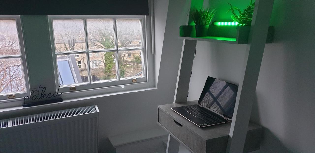 Luxe Maisonette- Parking, 4K Tvs, Leds, Local Snacks And More! 바스 외부 사진