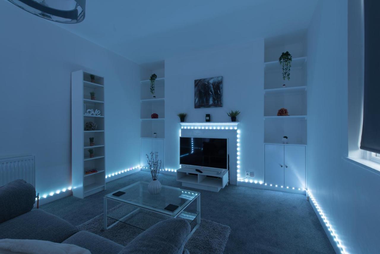 Luxe Maisonette- Parking, 4K Tvs, Leds, Local Snacks And More! 바스 외부 사진