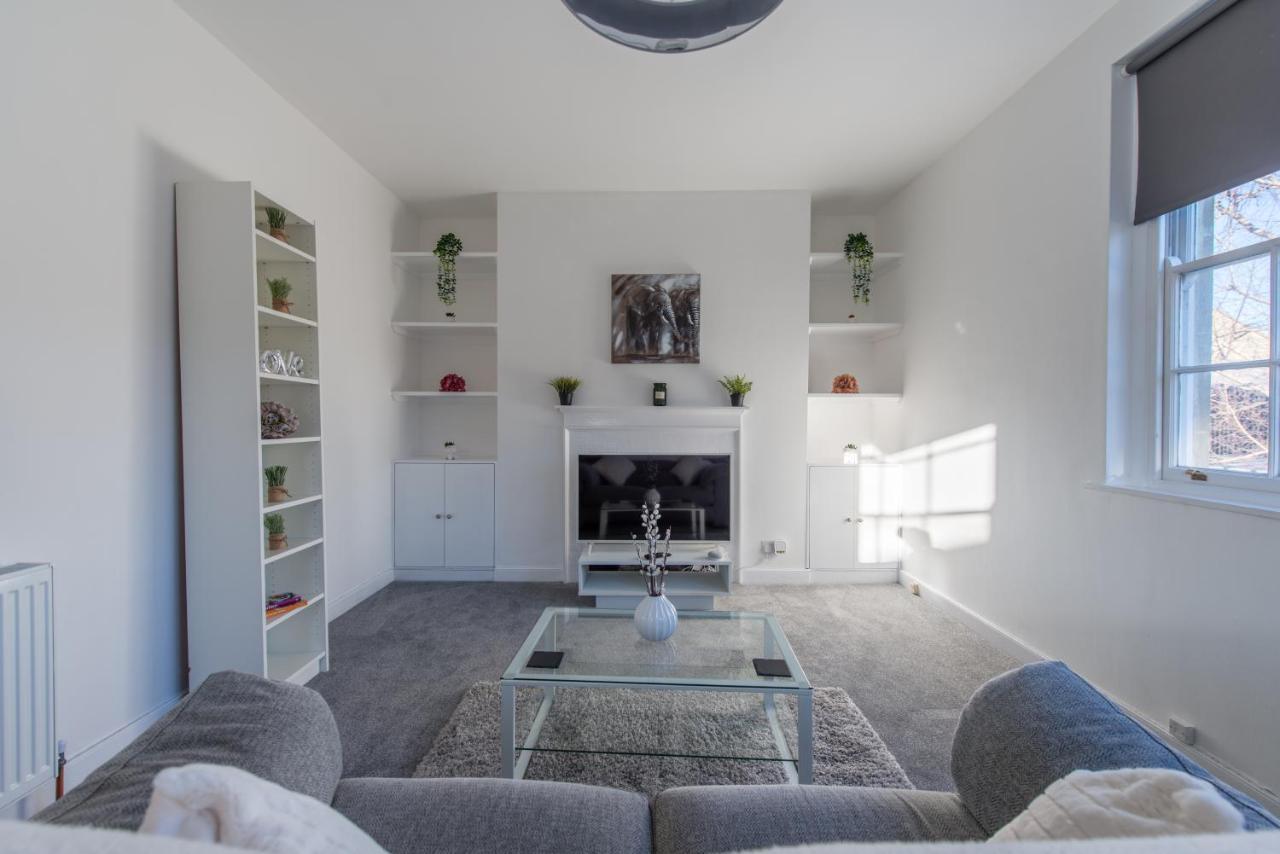 Luxe Maisonette- Parking, 4K Tvs, Leds, Local Snacks And More! 바스 외부 사진